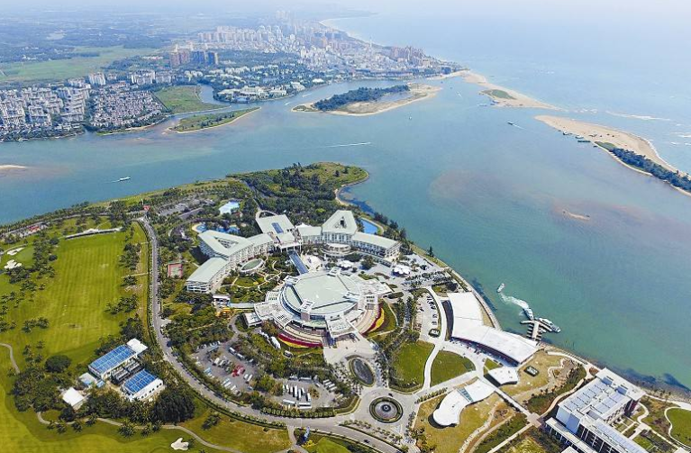 海南探索建设中国特色自由贸易港课题座谈会举行