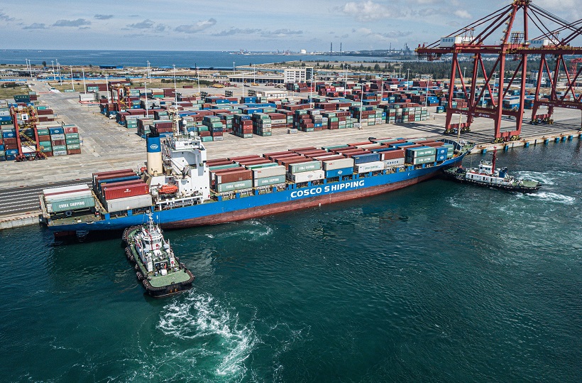 海南内外贸同船运输船舶首船保税油顺利完成加注